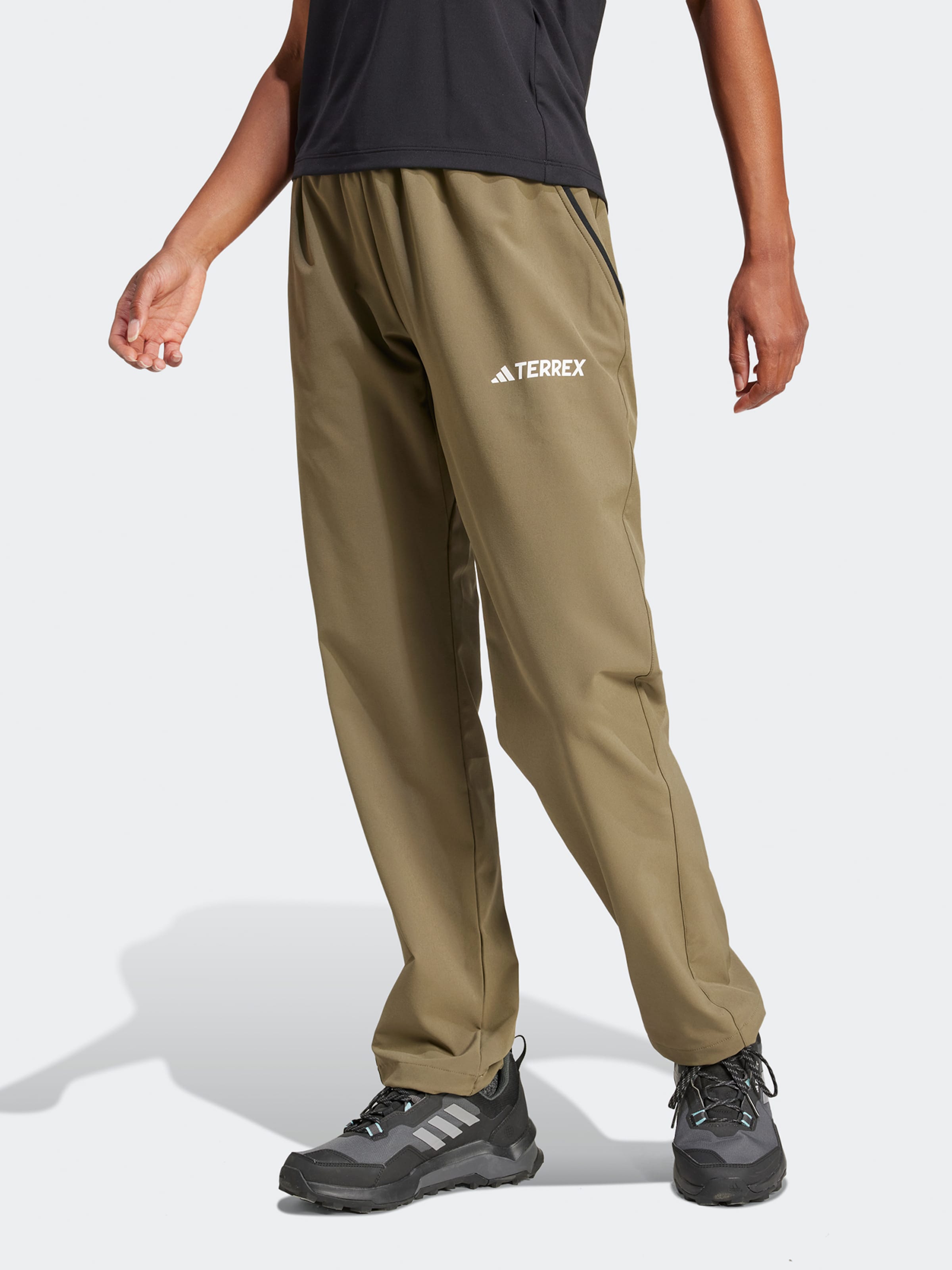 ADIDAS TERREX Уличные штаны Regular в цвете Olive
ADIDAS TERREX Уличные штаны Regular в цвете Olive