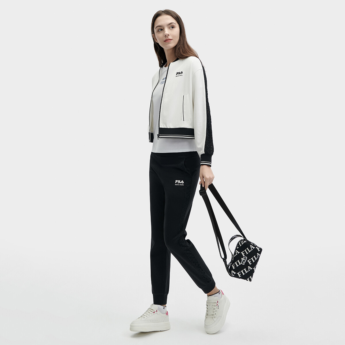 Трикотаж женский белый Fila
Трикотаж женский белый Fila