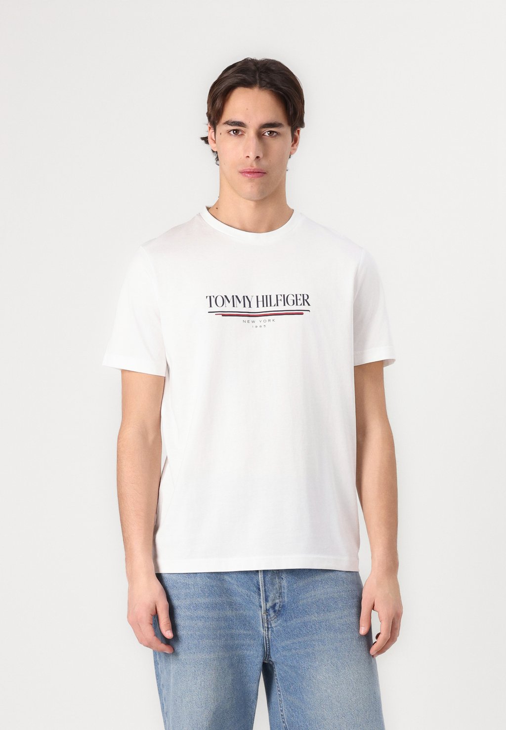 Футболка с принтом BRAND LOVE TEE Tommy Hilfiger, белый 
Футболка с принтом BRAND LOVE TEE Tommy Hilfiger, белый