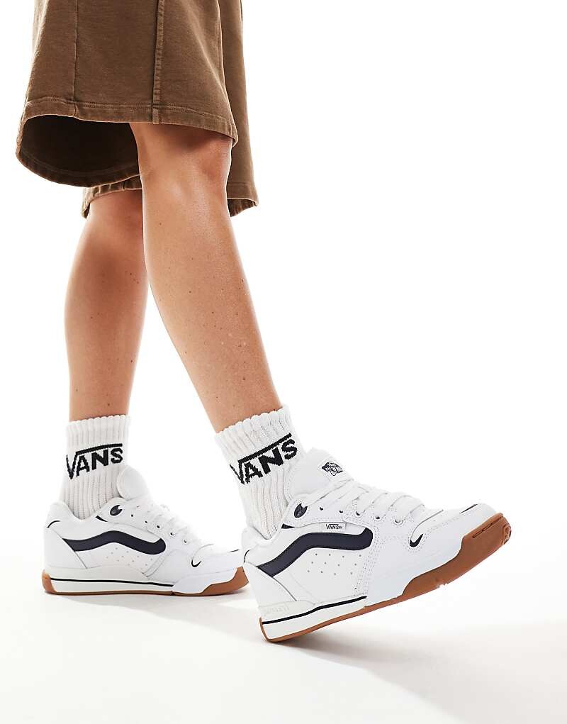 Vans – Rowley XLT – белые и темно-синие спортивные туфли на толстой резиновой подошве
Vans – Rowley XLT – белые и темно-синие спортивные туфли на толстой резиновой подошве