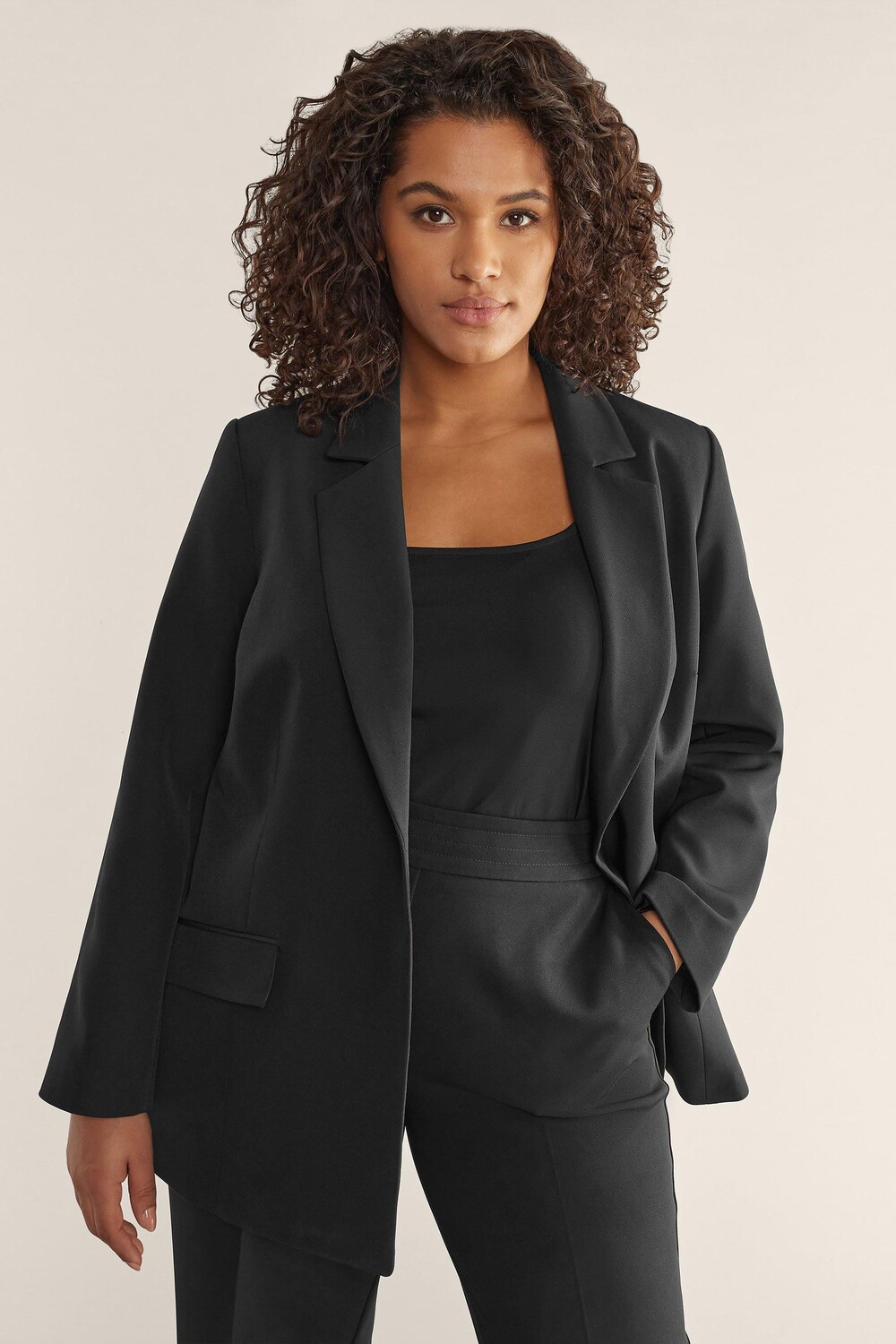 Однобортный пиджак Evans, черный
Однобортный пиджак Evans, черный