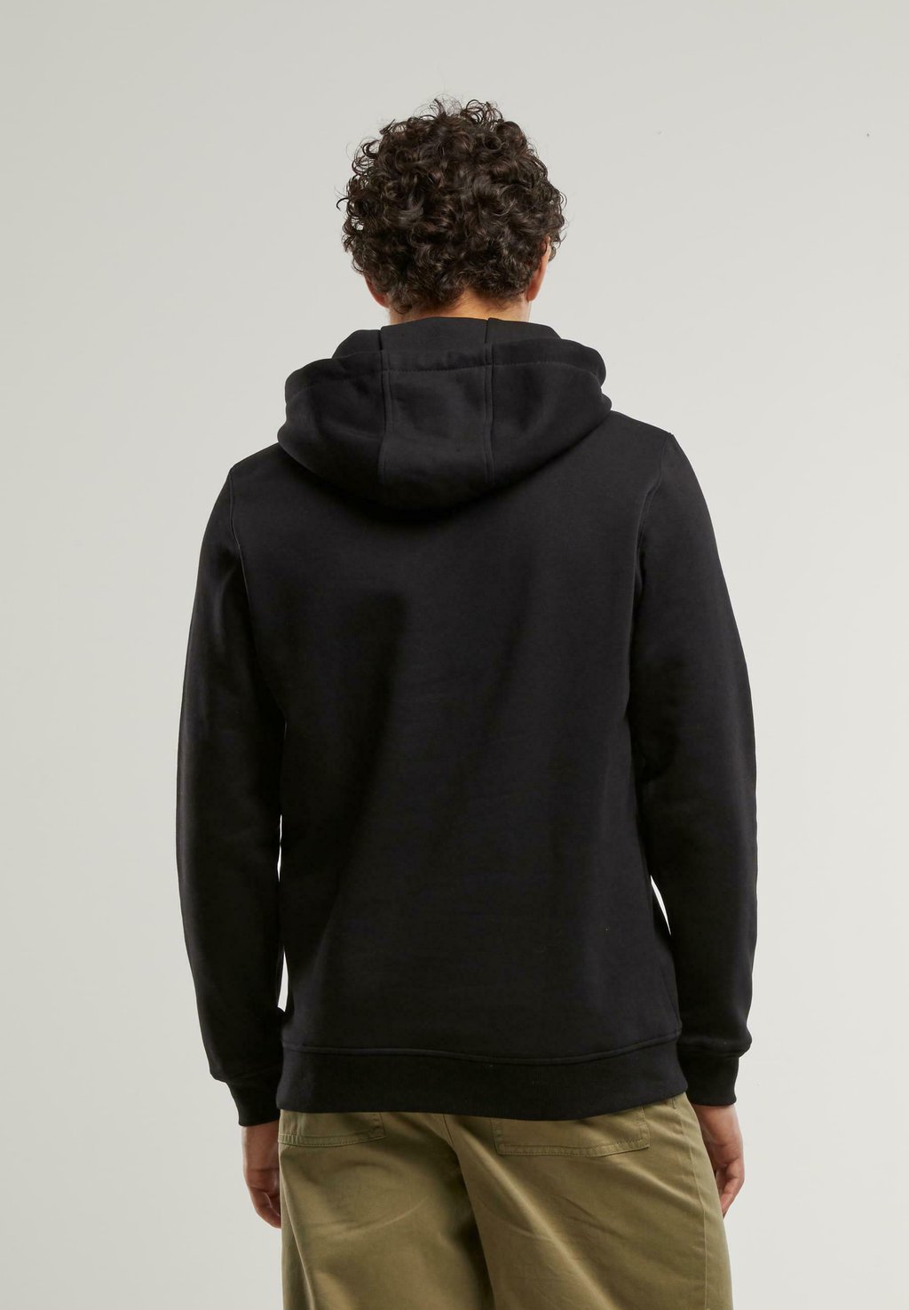 Толстовка с капюшоном USA COLLEGE WORDING PATCH Mister Tee, черный
Толстовка с капюшоном USA COLLEGE WORDING PATCH Mister Tee, черный