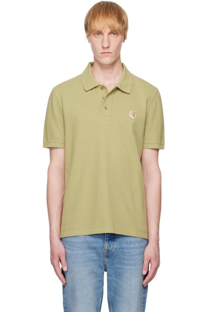 Нашивка на голову лисы цвета хаки, обычное поло Maison Kitsuné
Нашивка на голову лисы цвета хаки, обычное поло Maison Kitsuné