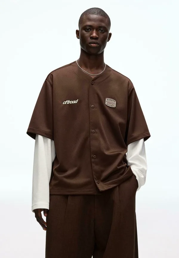 Толстовка с двумя рукавами, вышитыми деталями и застежкой-молнией Bershka, Brown, Коричневый, Толстовка с двумя рукавами, вышитыми деталями и застежкой-молнией Bershka, Brown
Толстовка с двумя рукавами, вышитыми деталями и застежкой-молнией Bershka, Brown, Коричневый, Толстовка с двумя рукавами, вышитыми деталями и застежкой-молнией Bershka, Brown