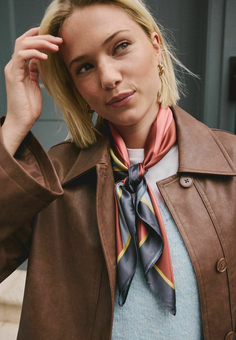 Шарф Next SQUARE SCARF, Bright Stripe/Multi-Coloured
Шарф Next SQUARE SCARF, Bright Stripe/Multi-Coloured