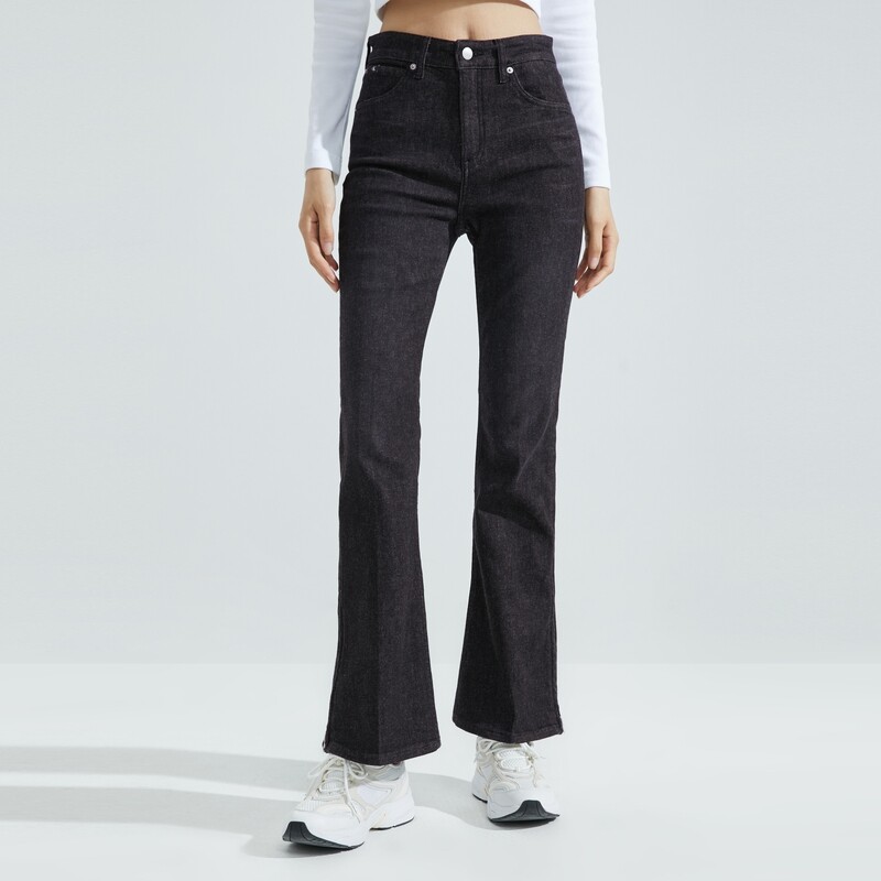 Джинсы женские Calvin Klein Jeans прямого кроя, черный
Джинсы женские Calvin Klein Jeans прямого кроя, черный