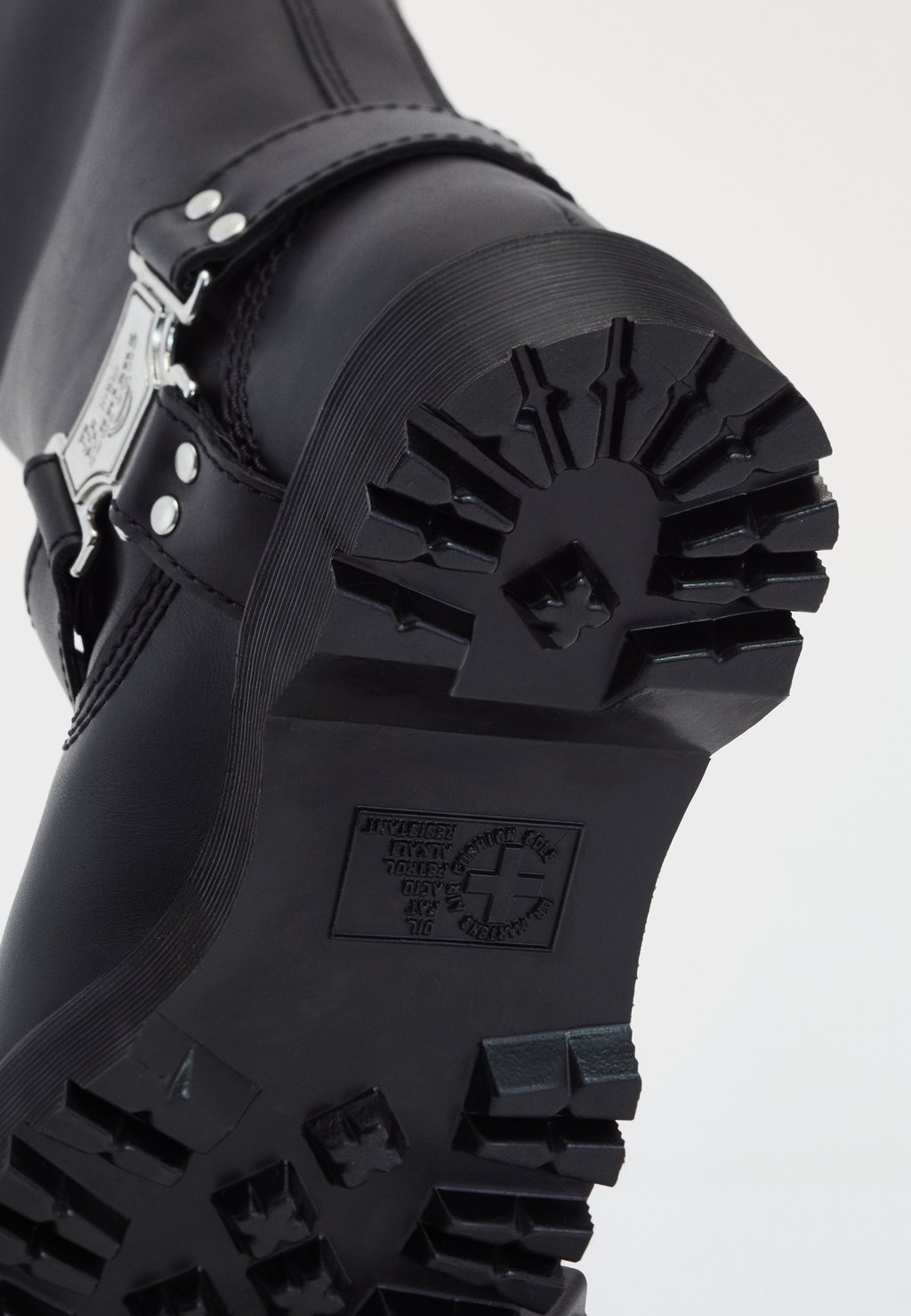 Байкерские сапоги Dr. Martens ANISTONE HI кожаные, черный
Байкерские сапоги Dr. Martens ANISTONE HI кожаные, черный