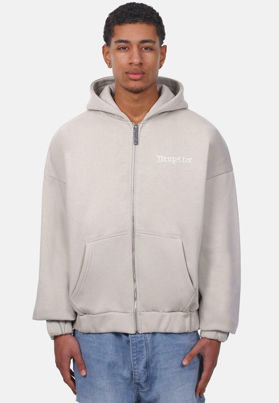 Толстовка Dropsize Zip-up sweatshirt, Light Grey, Серый, Толстовка Dropsize Zip-up sweatshirt, Light Grey
Толстовка Dropsize Zip-up sweatshirt, Light Grey, Серый, Толстовка Dropsize Zip-up sweatshirt, Light Grey