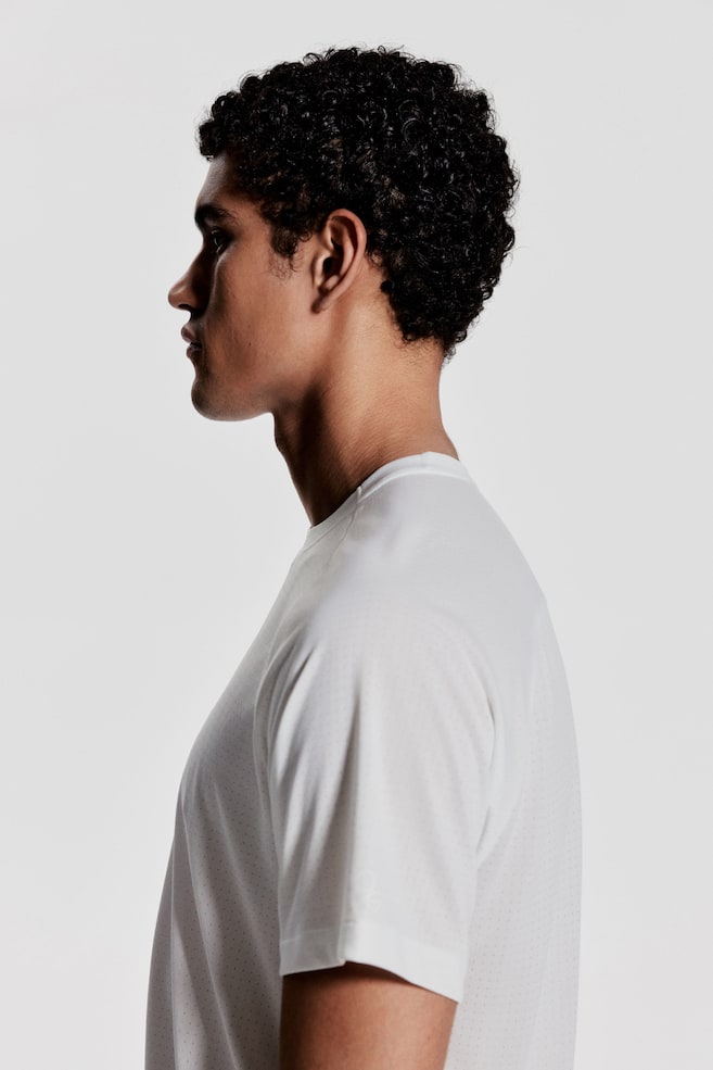 Спортивная рубашка из материала DryMove, прямого кроя. H&M, белый
Спортивная рубашка из материала DryMove, прямого кроя. H&M, белый