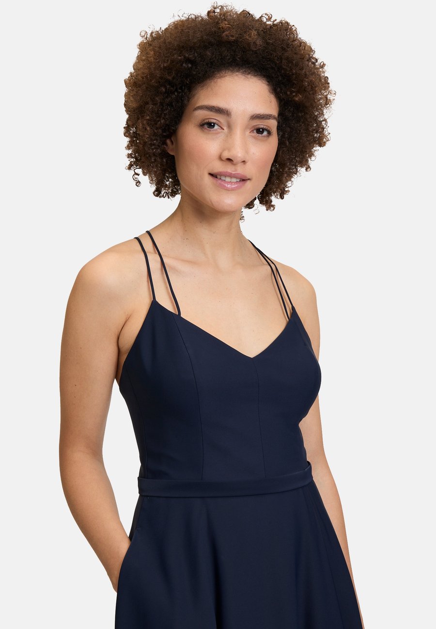 Платье Vera Mont ABEND MIT VOLANT, Night Sky/Blue
Платье Vera Mont ABEND MIT VOLANT, Night Sky/Blue