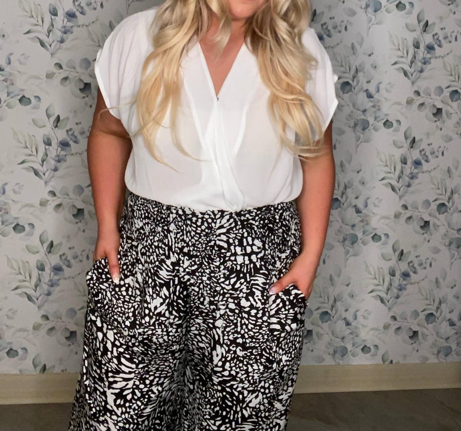 Боди Cora Wrap Front в белом цвете KORI
Боди Cora Wrap Front в белом цвете KORI