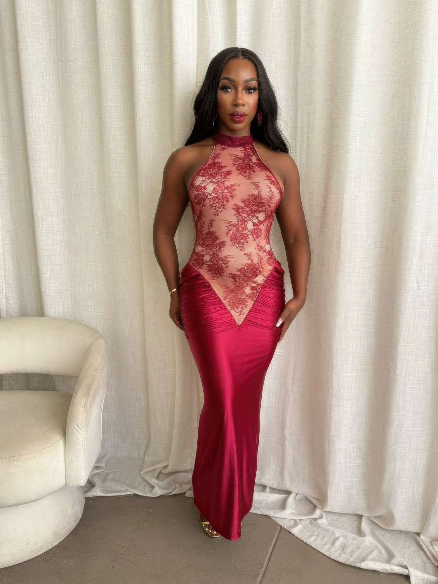 TRUEDAMES Платье-песочные часы из малинового кружева
TRUEDAMES Платье-песочные часы из малинового кружева