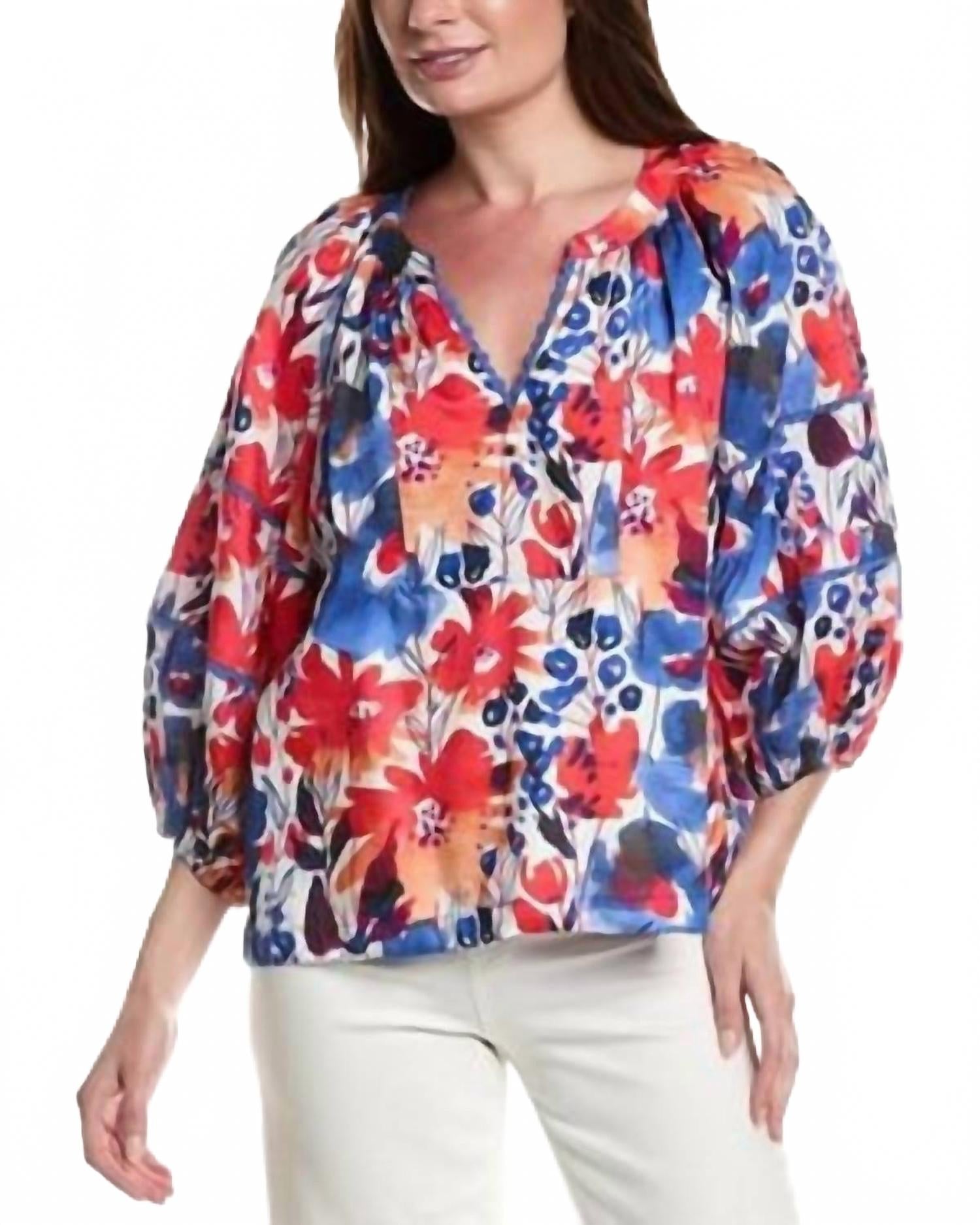 Молли Коттон блузка с V-образным вырезом в патриотическом цветочном принте Tyler Boe, Patriotic Floral
Молли Коттон блузка с V-образным вырезом в патриотическом цветочном принте Tyler Boe, Patriotic Floral