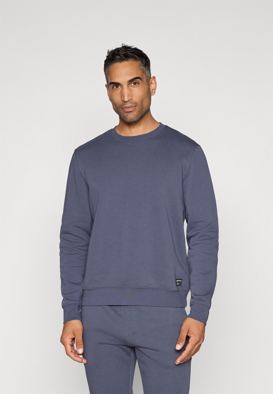 Толстовка Björn Borg CENTRE , Odyssey Gray/Blue-Grey
Толстовка Björn Borg CENTRE , Odyssey Gray/Blue-Grey