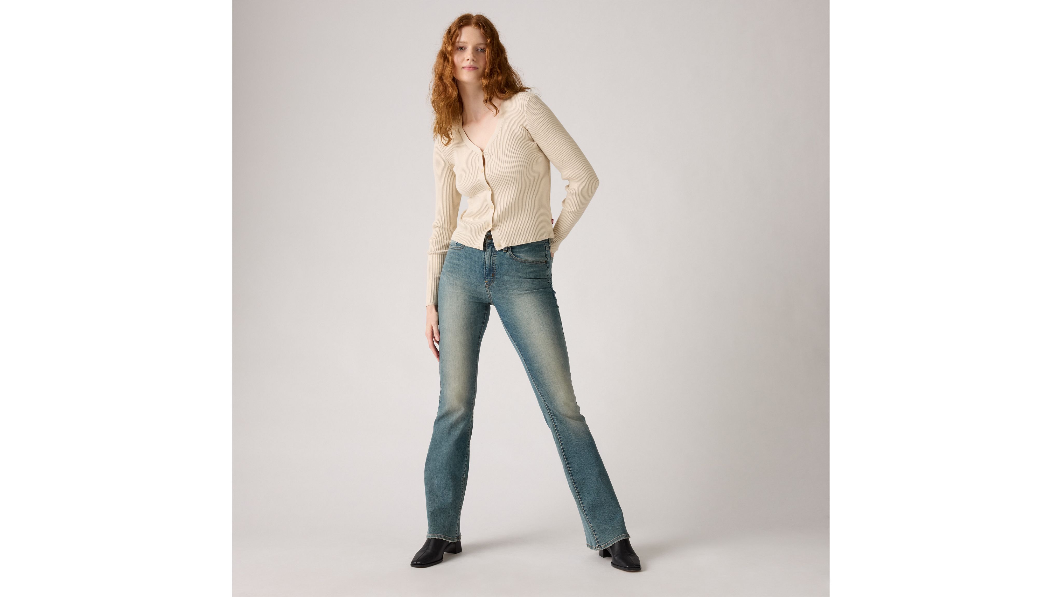 Женские джинсы-клеш с высокой талией 726 Levi's, Space Odyssey - Medium Wash
Женские джинсы-клеш с высокой талией 726 Levi's, Space Odyssey - Medium Wash