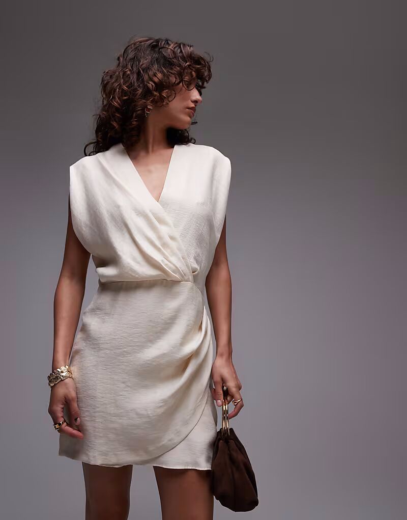 Платье-мини с V-образным вырезом и драпировкой из ткани Mango светло-бежевого цвета
Платье-мини с V-образным вырезом и драпировкой из ткани Mango светло-бежевого цвета