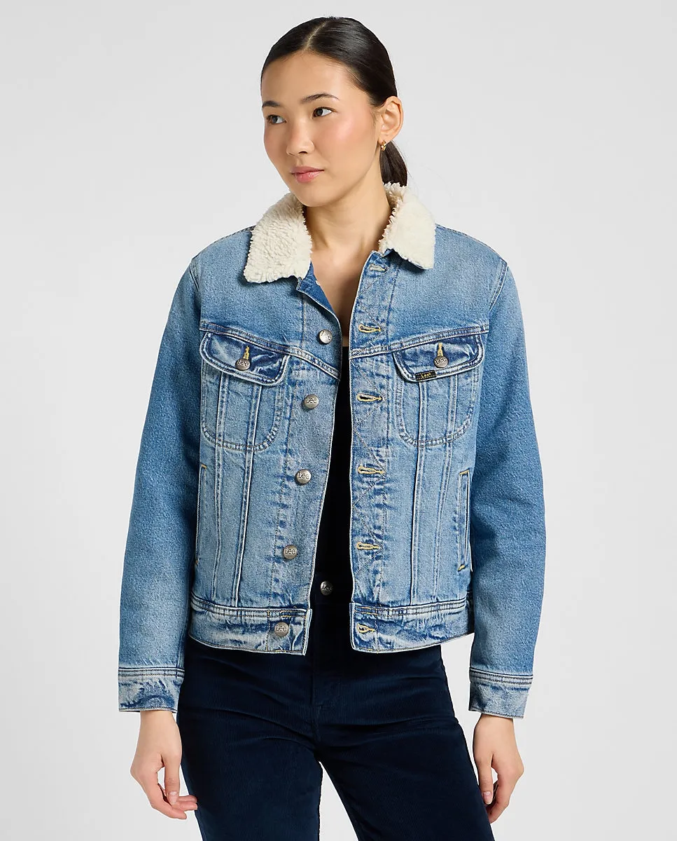 Женская джинсовая куртка шерпа синего цвета Lee
Женская джинсовая куртка шерпа синего цвета Lee