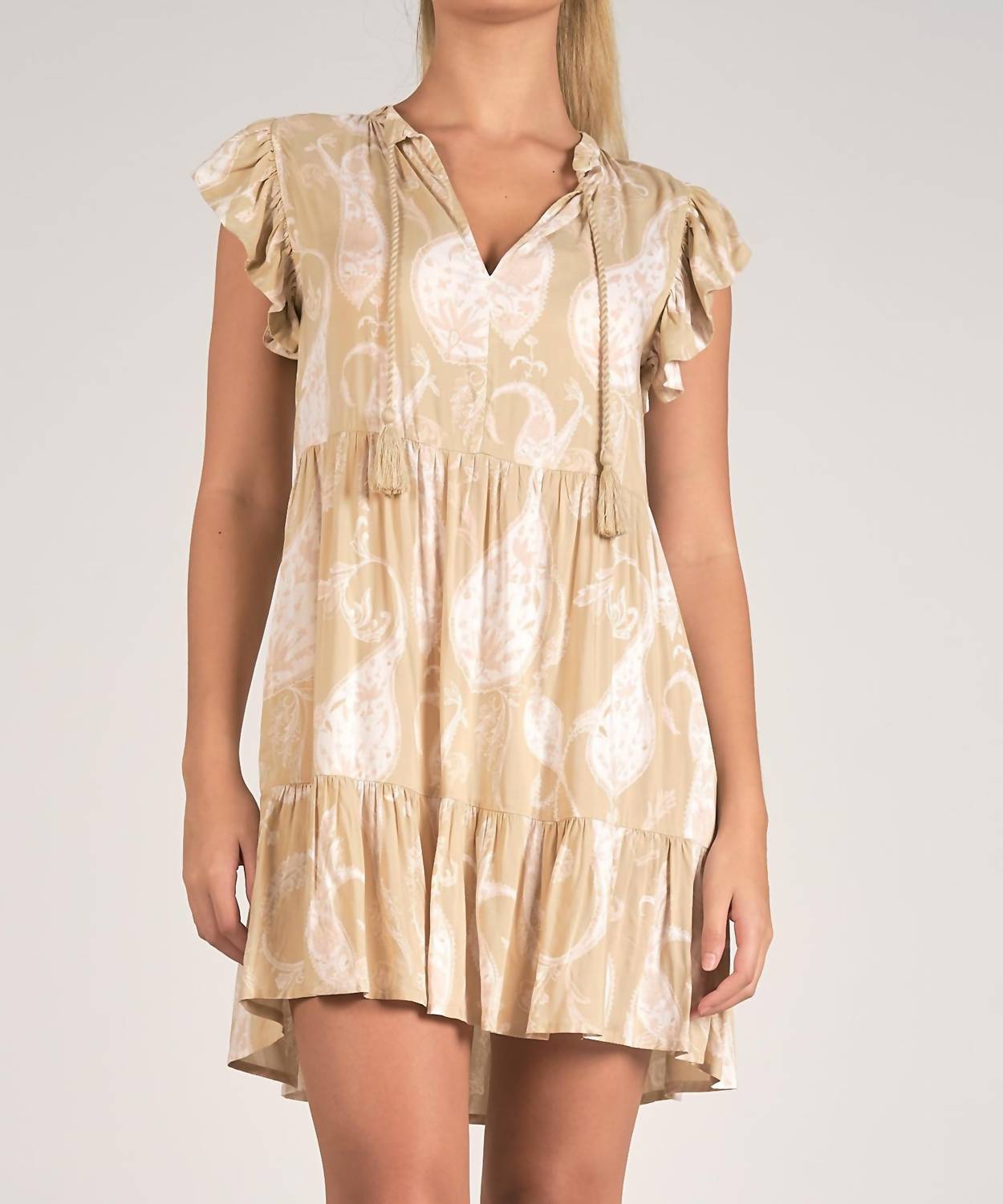 Тауповое мини-платье Рио с ярусами, V-образным вырезом и рукавами-фонариками ELAN, Taupe Rio
Тауповое мини-платье Рио с ярусами, V-образным вырезом и рукавами-фонариками ELAN, Taupe Rio