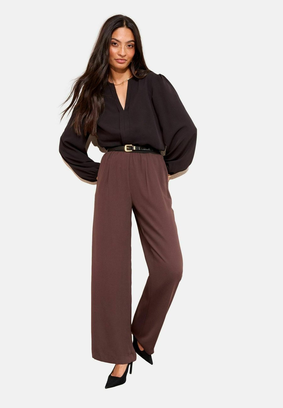 Блуза Friends Like These REGULAR FIT-LONG SLEEVE PLEAT FRONT DETAIL , Black
Блуза Friends Like These REGULAR FIT-LONG SLEEVE PLEAT FRONT DETAIL , Black