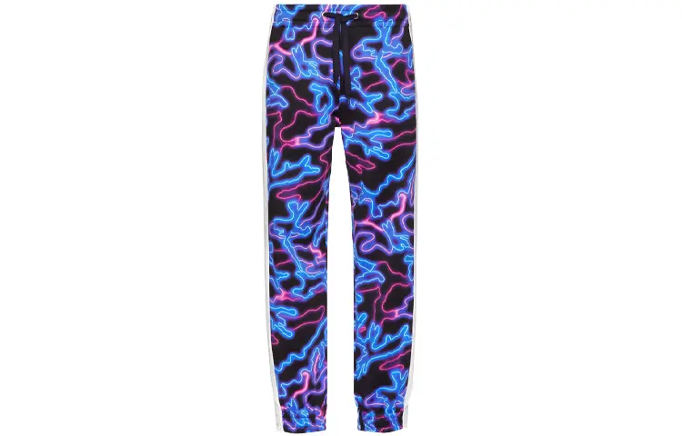 Валентино Спортивные брюки с неоновым камуфляжным принтом по всей поверхности, черные
Валентино Спортивные брюки с неоновым камуфляжным принтом по всей поверхности, черные