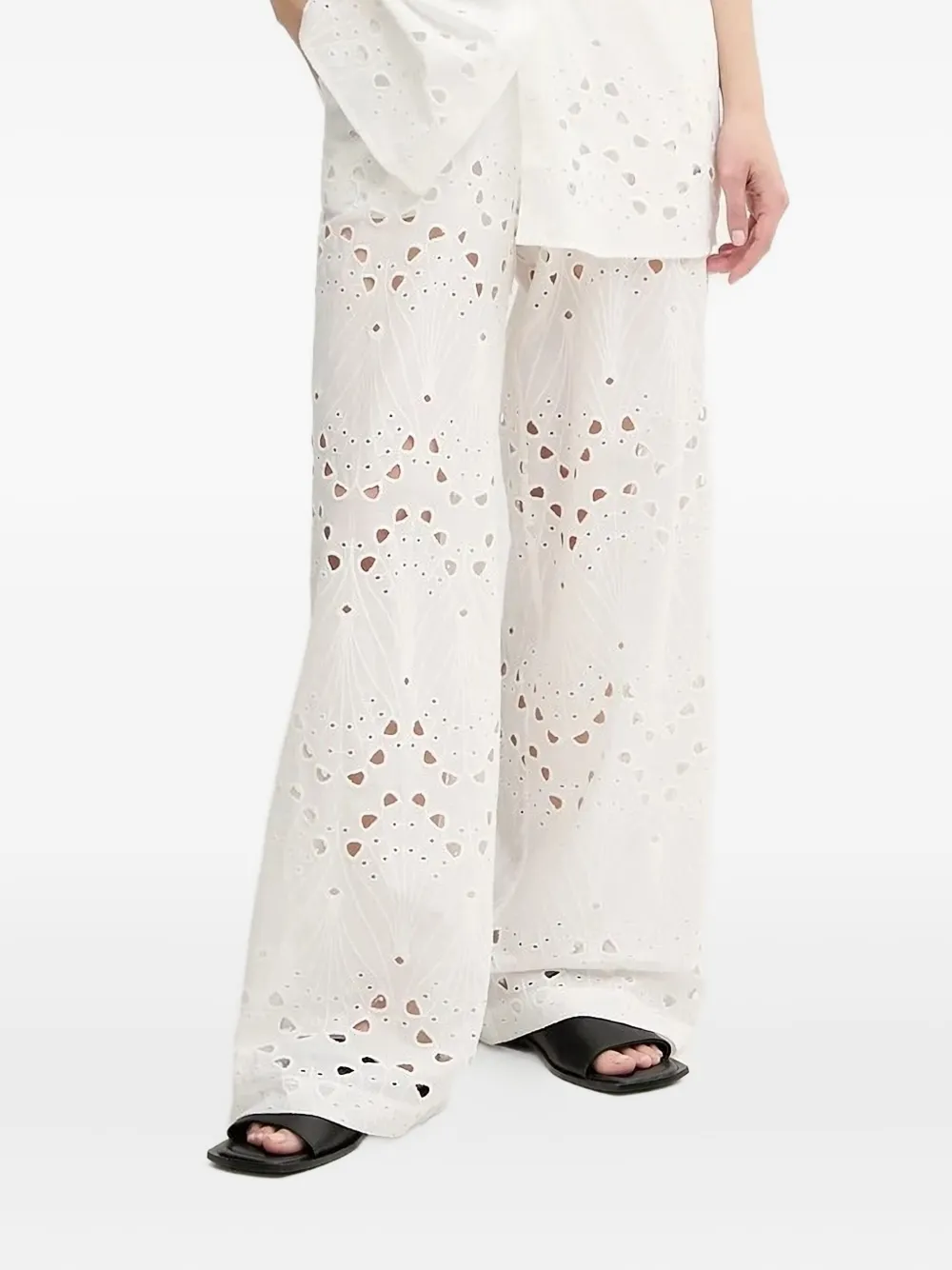 Прямые брюки с люверсами Gestuz, белый
Прямые брюки с люверсами Gestuz, белый