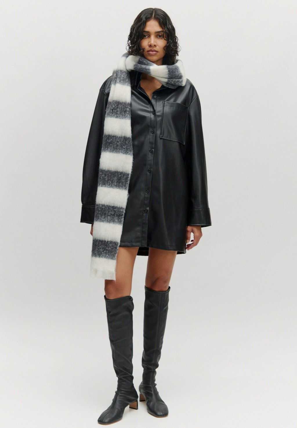 Платье-рубашка EDITED, черный
Платье-рубашка EDITED, черный