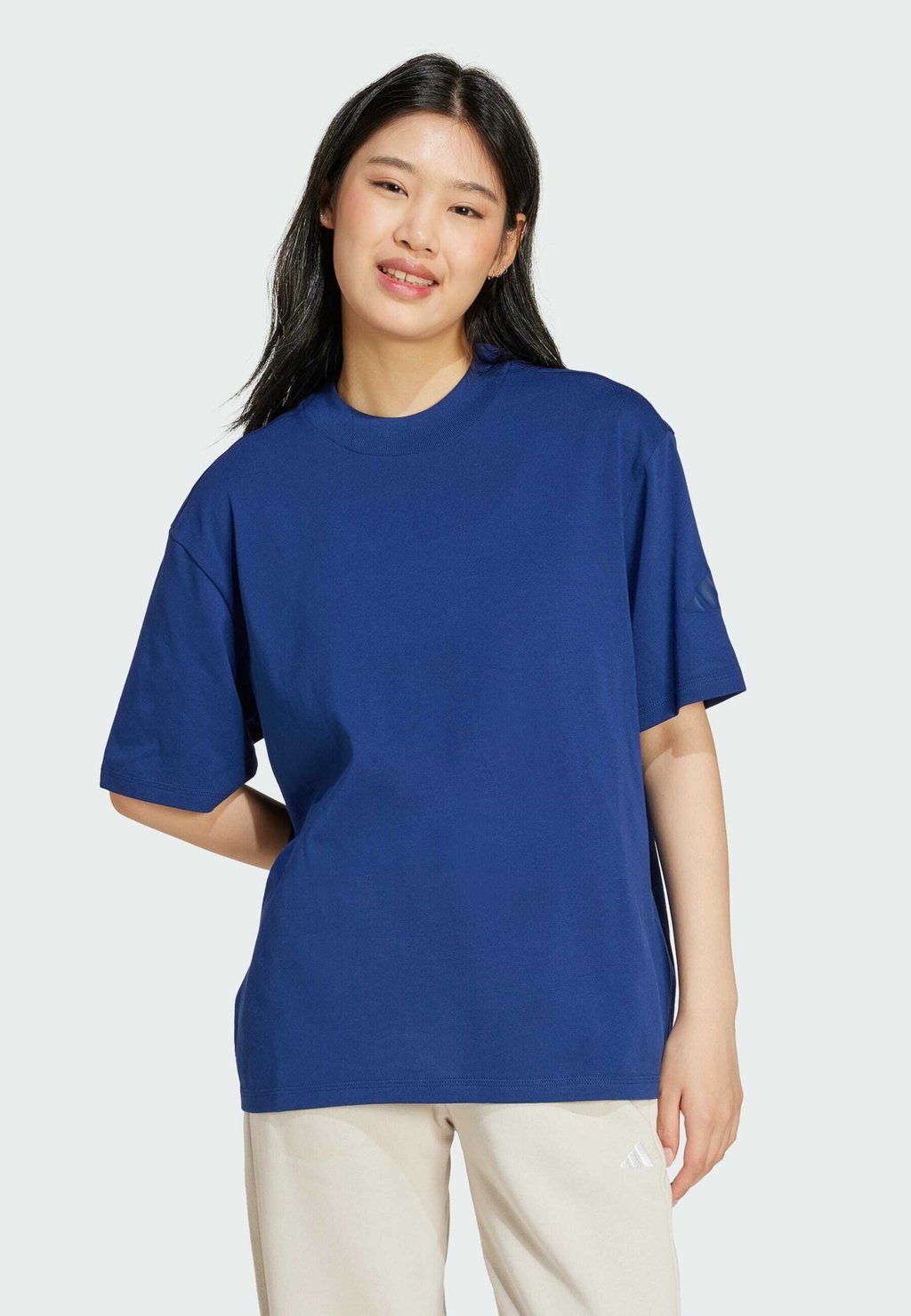 Базовая футболка ESSENTIALS CONTEMPORARY LOGO BOYFRIEND adidas Sportswear, темно-синий
Базовая футболка ESSENTIALS CONTEMPORARY LOGO BOYFRIEND adidas Sportswear, темно-синий
