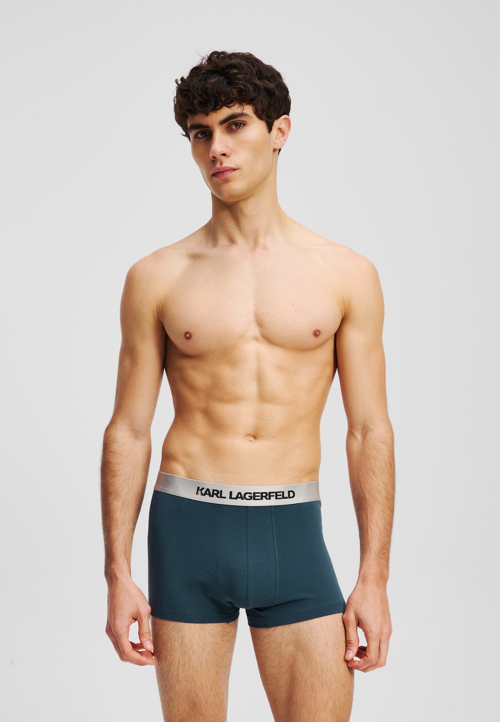 Брюки KARL LAGERFELD, темно-синий
Брюки KARL LAGERFELD, темно-синий