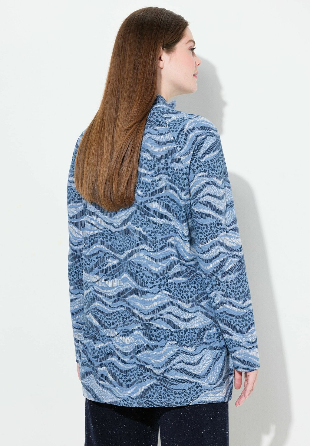 Топ с длинными рукавами LANDSCAPE FLOUNCE HEM Ulla Popken, синий деним
Топ с длинными рукавами LANDSCAPE FLOUNCE HEM Ulla Popken, синий деним