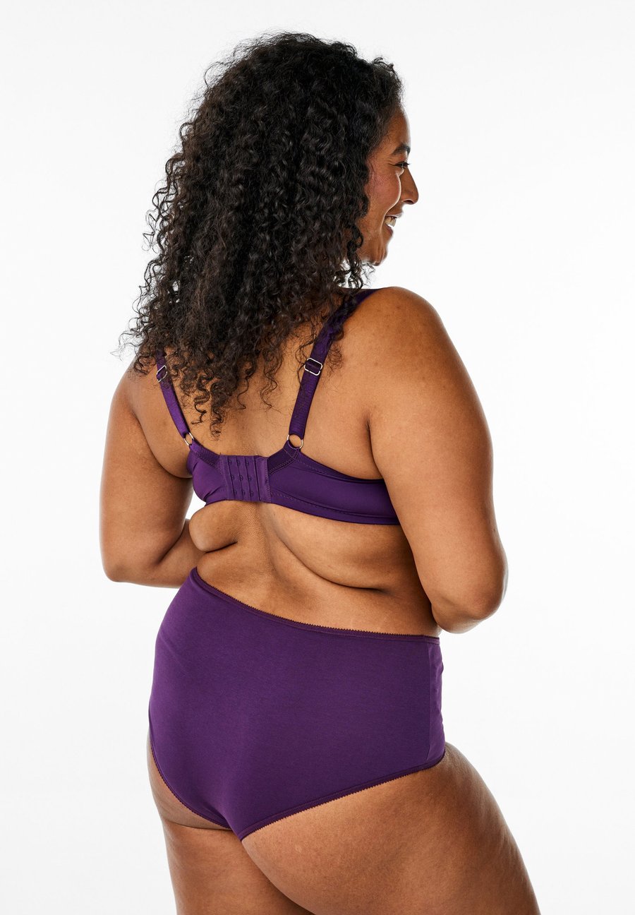 Брифы Zizzi 7-PACK HIPSTER-MIT TAILLENHÖHE, Blackberry Cord Mix/Lilac
Брифы Zizzi 7-PACK HIPSTER-MIT TAILLENHÖHE, Blackberry Cord Mix/Lilac