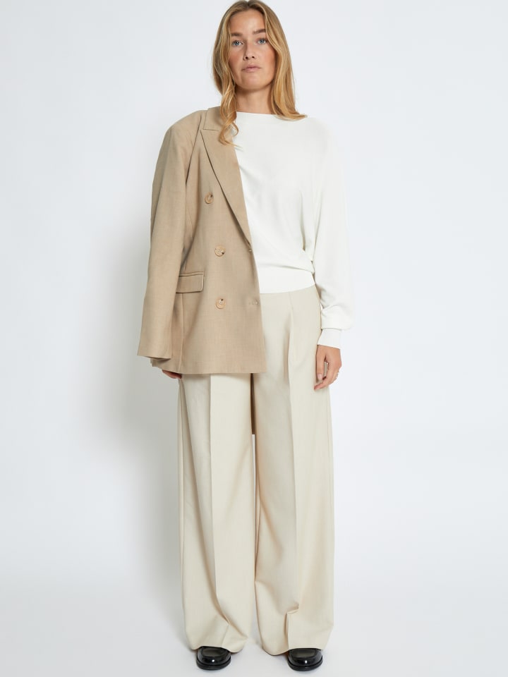 Порванный белый свитер minus
Порванный белый свитер minus