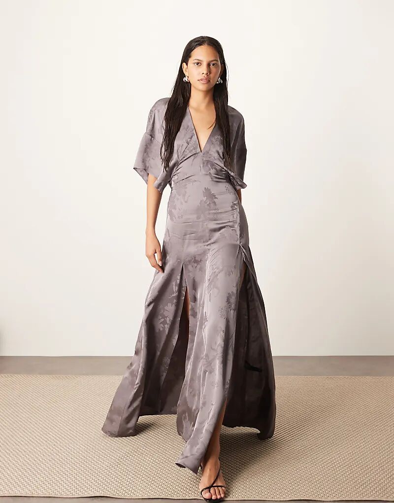 Современное платье макси из атласного жаккарда в стиле 30-х годов с подплечниками в антрацитовом цвете 
Современное платье макси из атласного жаккарда в стиле 30-х годов с подплечниками в антрацитовом цвете