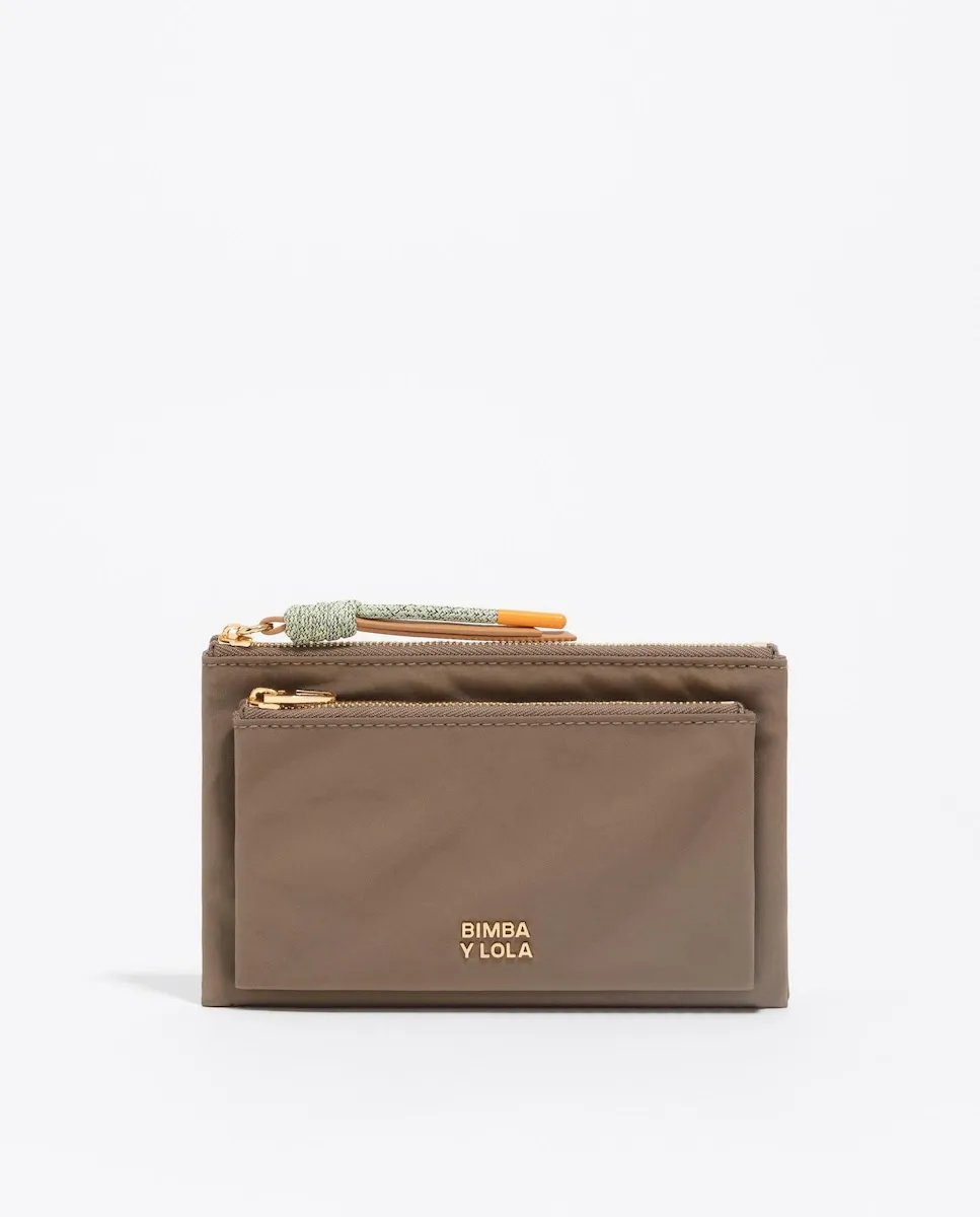 Женский кошелек Pocket из нейлона Bimba y Lola, коричневый
Женский кошелек Pocket из нейлона Bimba y Lola, коричневый