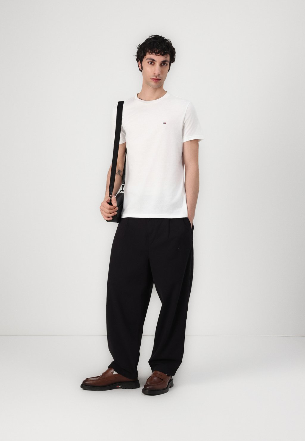 Базовая футболка TEE 2 PACK Tommy Jeans, черный 
Базовая футболка TEE 2 PACK Tommy Jeans, черный