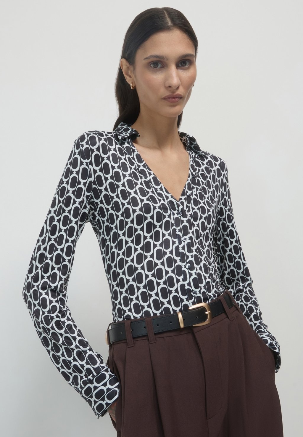 Блузка на пуговицах FANTASIA Calliope, черный
Блузка на пуговицах FANTASIA Calliope, черный