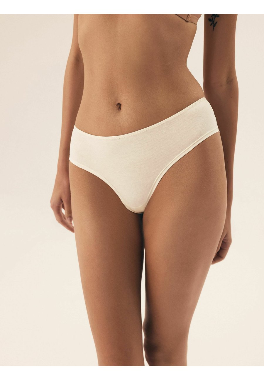 Брифы ESOTIQ SET, White
Брифы ESOTIQ SET, White