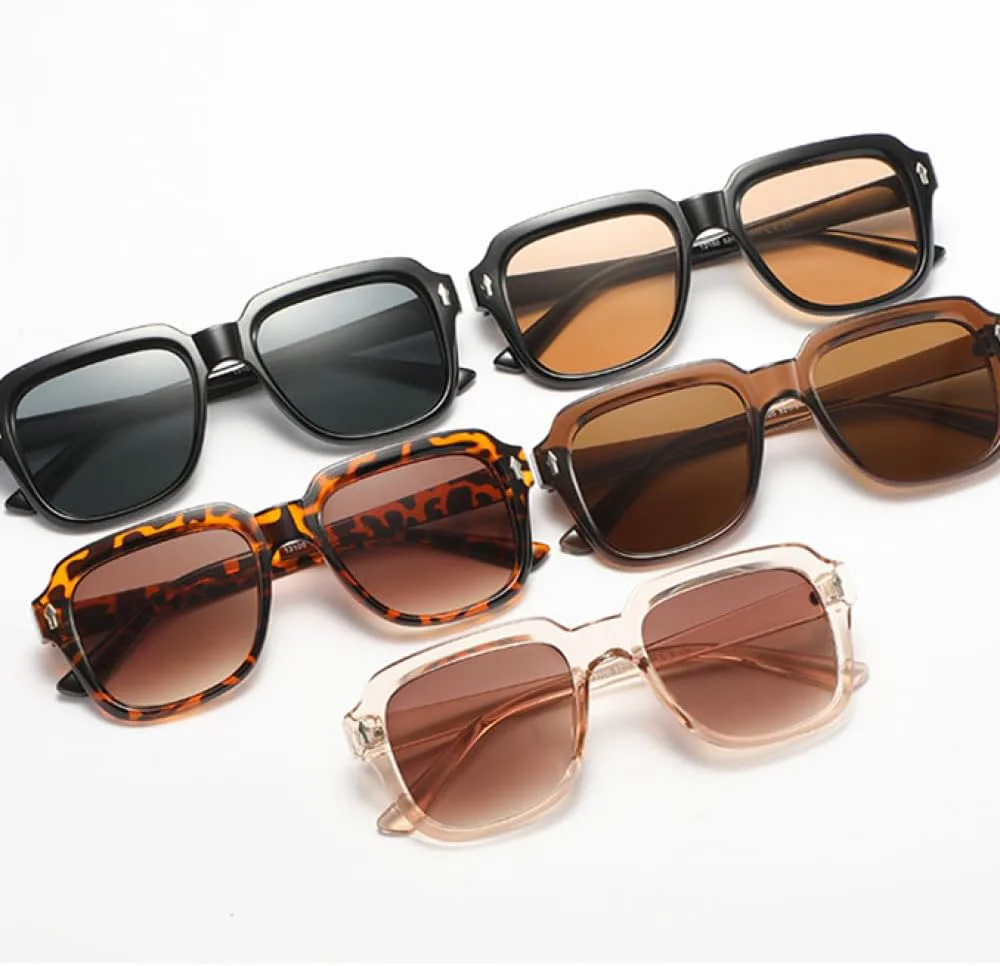 Модные минималистичные солнцезащитные очки для женщин, большая оправа, винтажные очки с защитой от УФ-излучения UV400, стильные винтажные очки MTZJH, Black Grey
Модные минималистичные солнцезащитные очки для женщин, большая оправа, винтажные очки с защитой от УФ-излучения UV400, стильные винтажные очки MTZJH, Black Grey