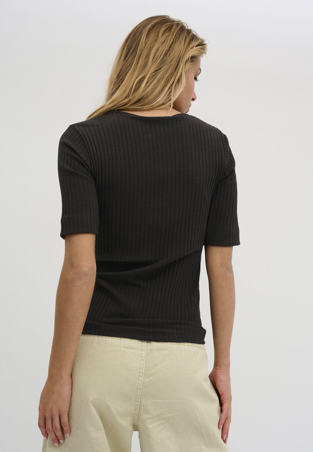 Базовая футболка Bustamw My Essential Wardrobe, черная
Базовая футболка Bustamw My Essential Wardrobe, черная