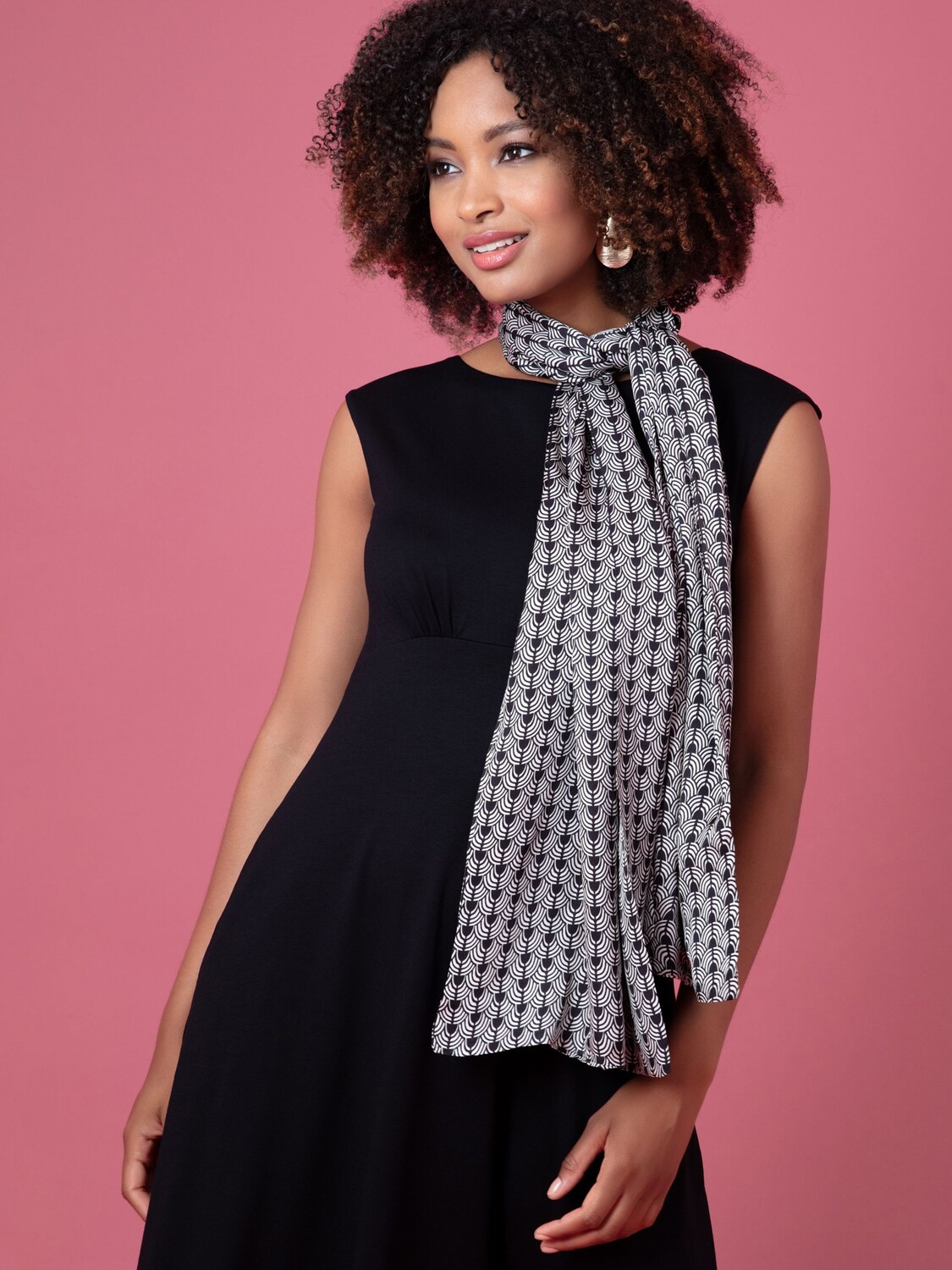 Атласный шарф Фиби Alie Street, черно-белый 
Атласный шарф Фиби Alie Street, черно-белый