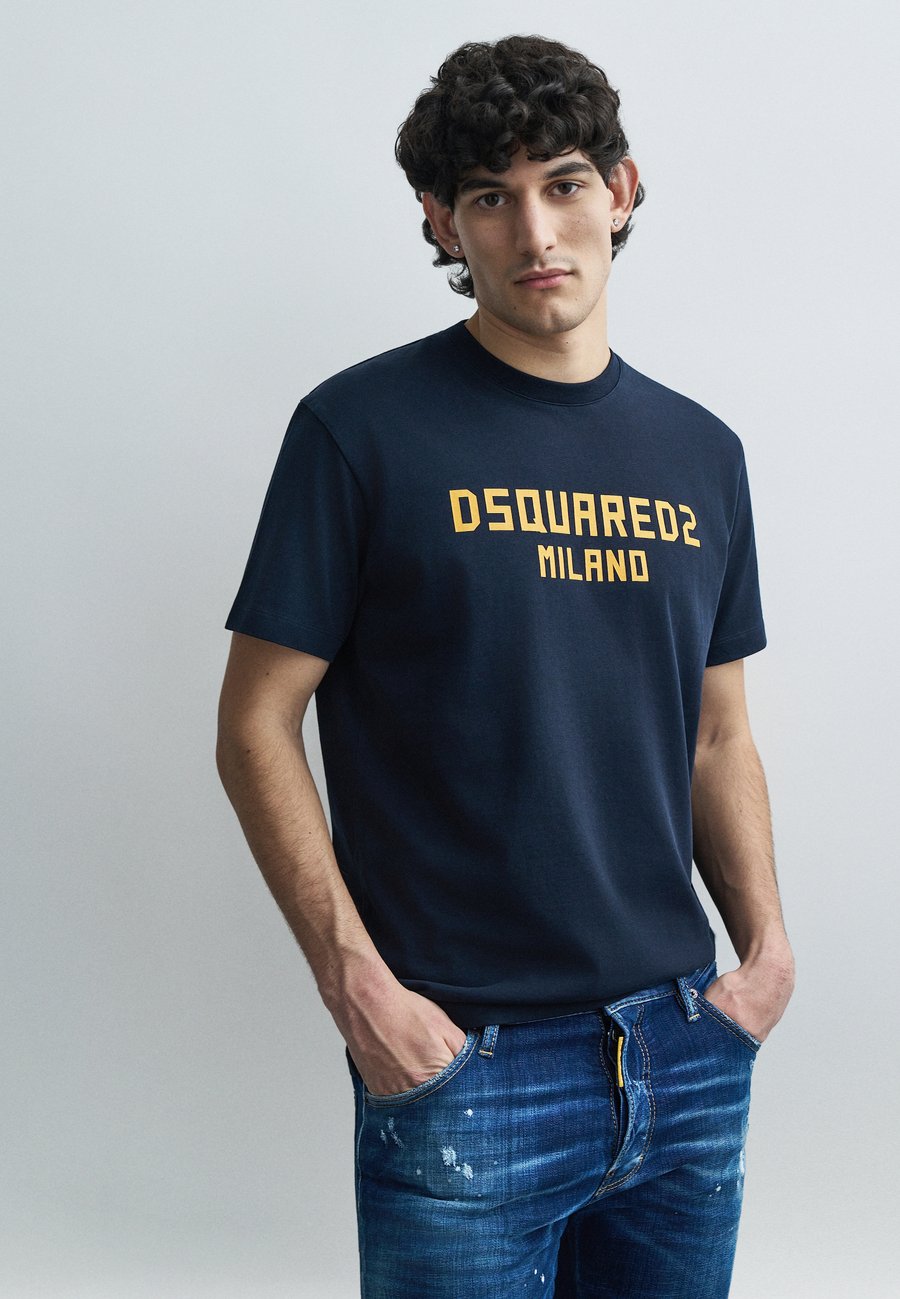 Футболка Dsquared2 COOL FIT, Blue Navy/Dark Blue, Красный, Футболка Dsquared2 COOL FIT, Blue Navy/Dark Blue
Футболка Dsquared2 COOL FIT, Blue Navy/Dark Blue, Красный, Футболка Dsquared2 COOL FIT, Blue Navy/Dark Blue