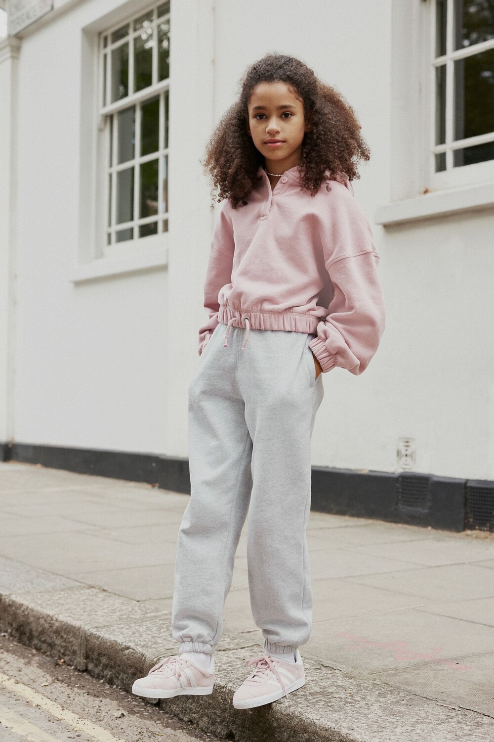 Спортивные брюки оверсайз в стиле 90-х Next, серый
Спортивные брюки оверсайз в стиле 90-х Next, серый