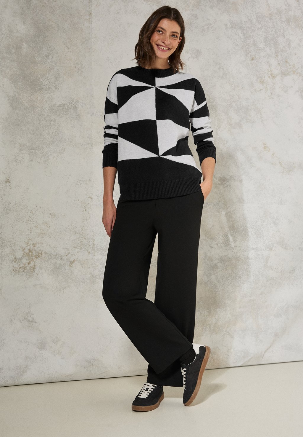 Джемпер GEMUSTERTER Cecil, черный
Джемпер GEMUSTERTER Cecil, черный