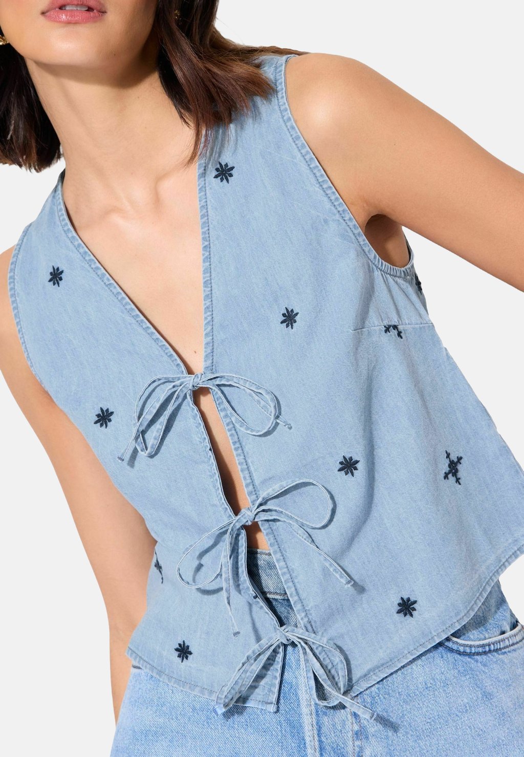 Жилет REGULAR FIT - EMBROIDERED Friends Like These, синий
Жилет REGULAR FIT - EMBROIDERED Friends Like These, синий