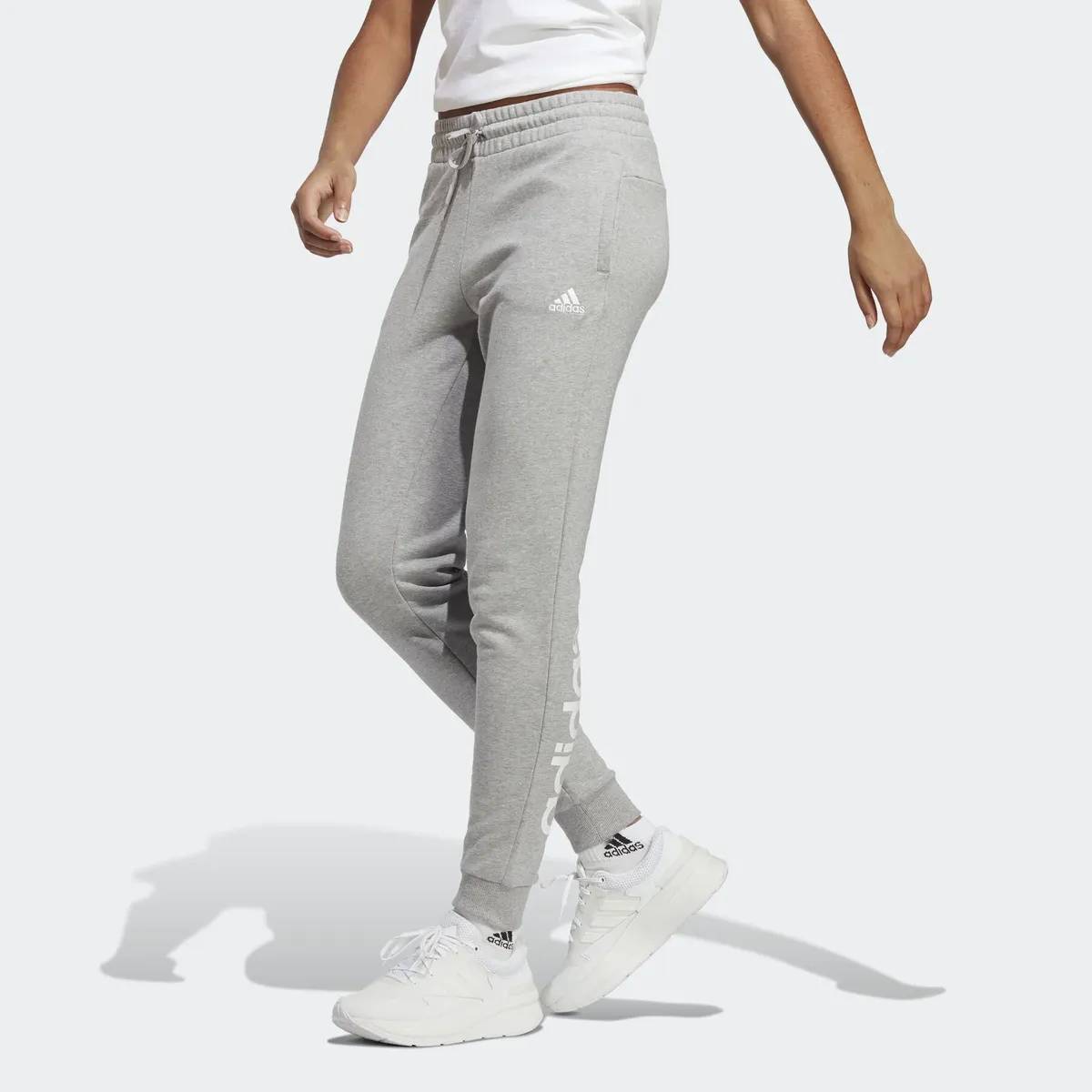 Adidas Sportswear спортивные брюки "ESSENTIALS LINEAR FRENCH TERRY CUFFED PANTS" (1 шт.), белый
Adidas Sportswear спортивные брюки "ESSENTIALS LINEAR FRENCH TERRY CUFFED PANTS" (1 шт.), белый