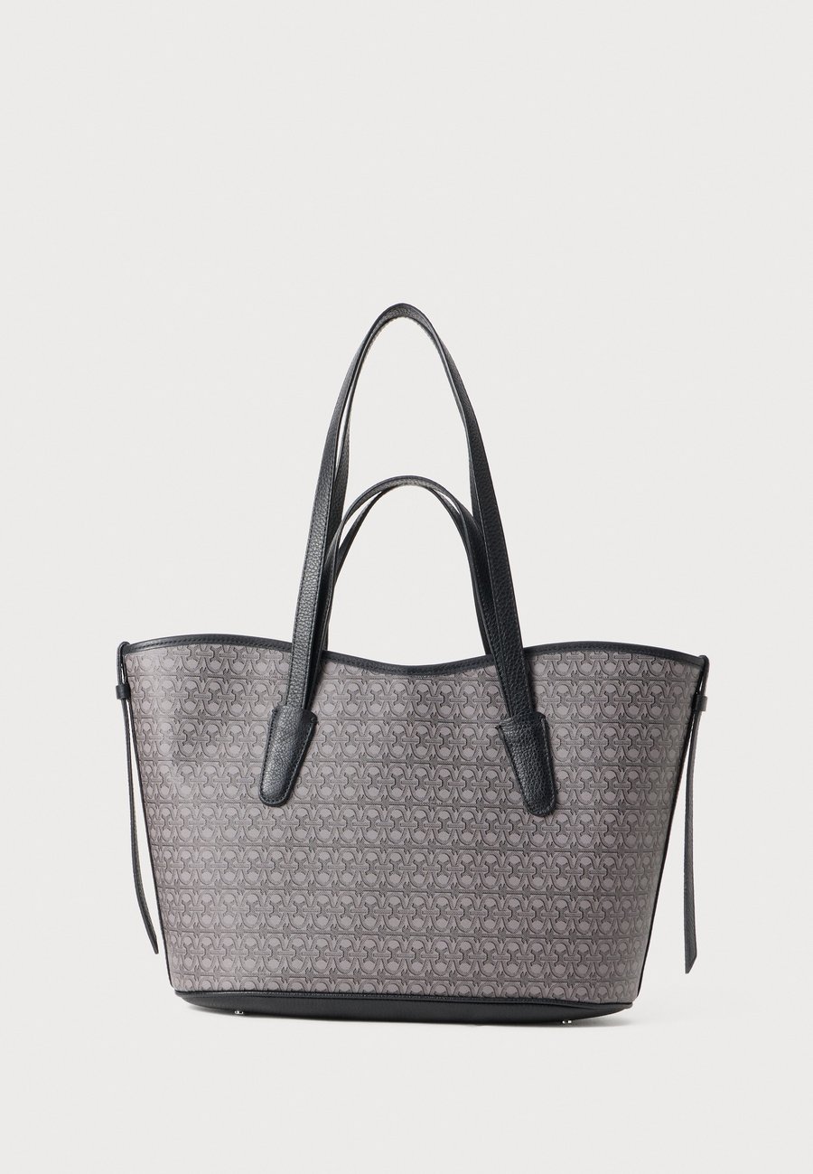 Сумка Coccinelle NEW NEVER, Noir/Black
Сумка Coccinelle NEW NEVER, Noir/Black