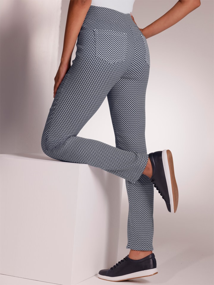 Брюки Bengaline темно-синего и белого цветов с узором creation L
Брюки Bengaline темно-синего и белого цветов с узором creation L