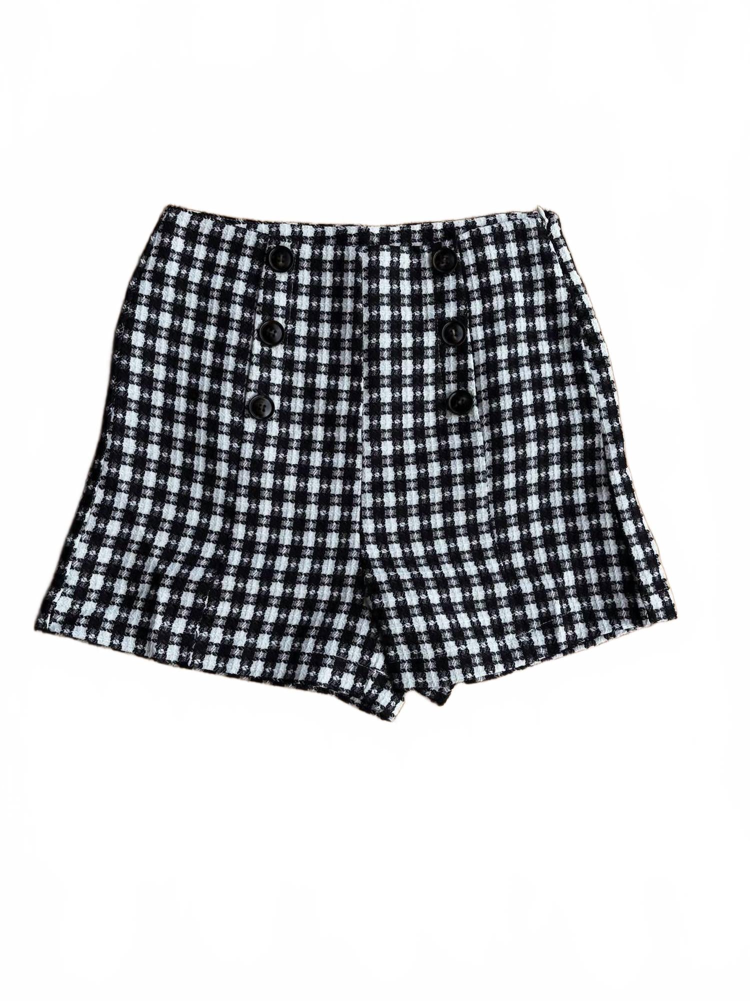 Шорты с клетчатыми пуговицами в черно-белом цвете Mittoshop
Шорты с клетчатыми пуговицами в черно-белом цвете Mittoshop