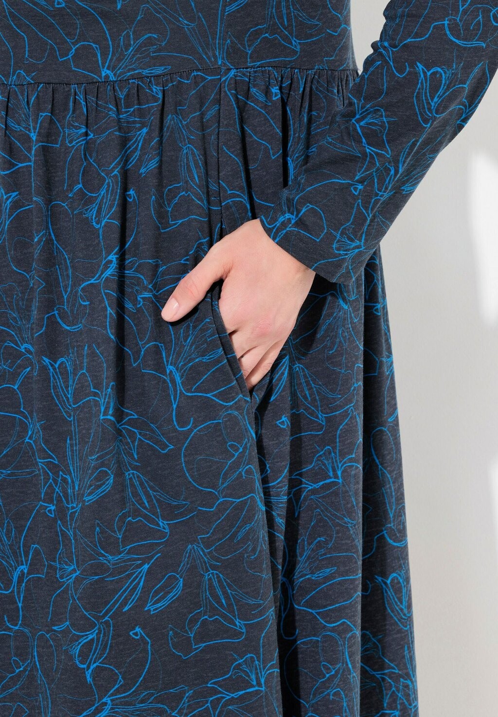 Платье из джерси LEAF PRINT Ulla Popken, черный
Платье из джерси LEAF PRINT Ulla Popken, черный