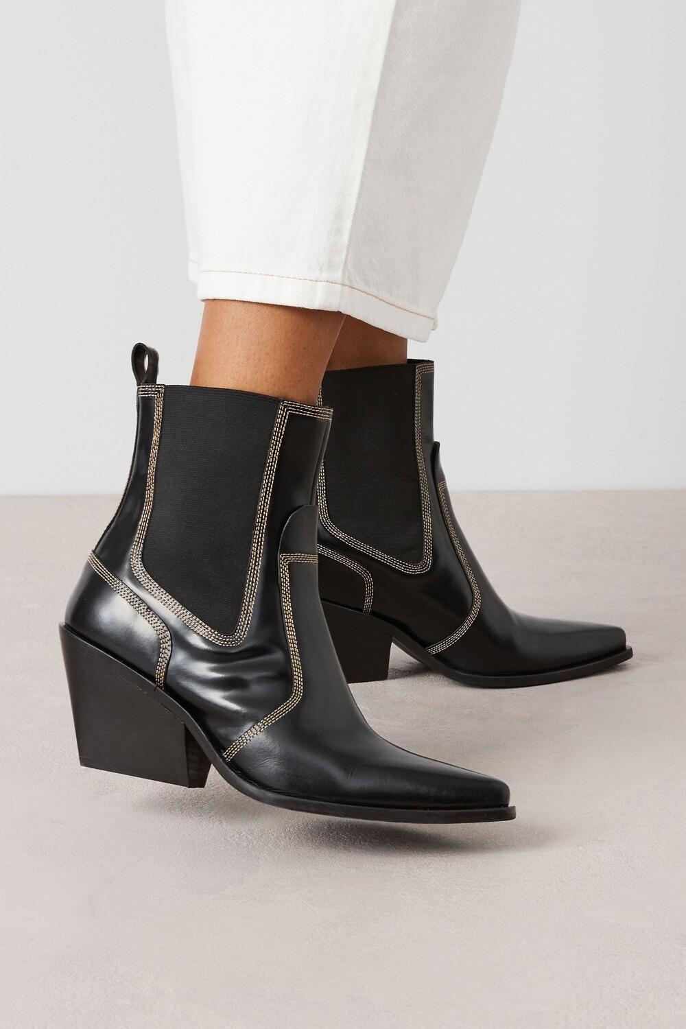 Кожаные ботильоны Signature Forever Comfort Western с декоративной строчкой Next, черный
Кожаные ботильоны Signature Forever Comfort Western с декоративной строчкой Next, черный