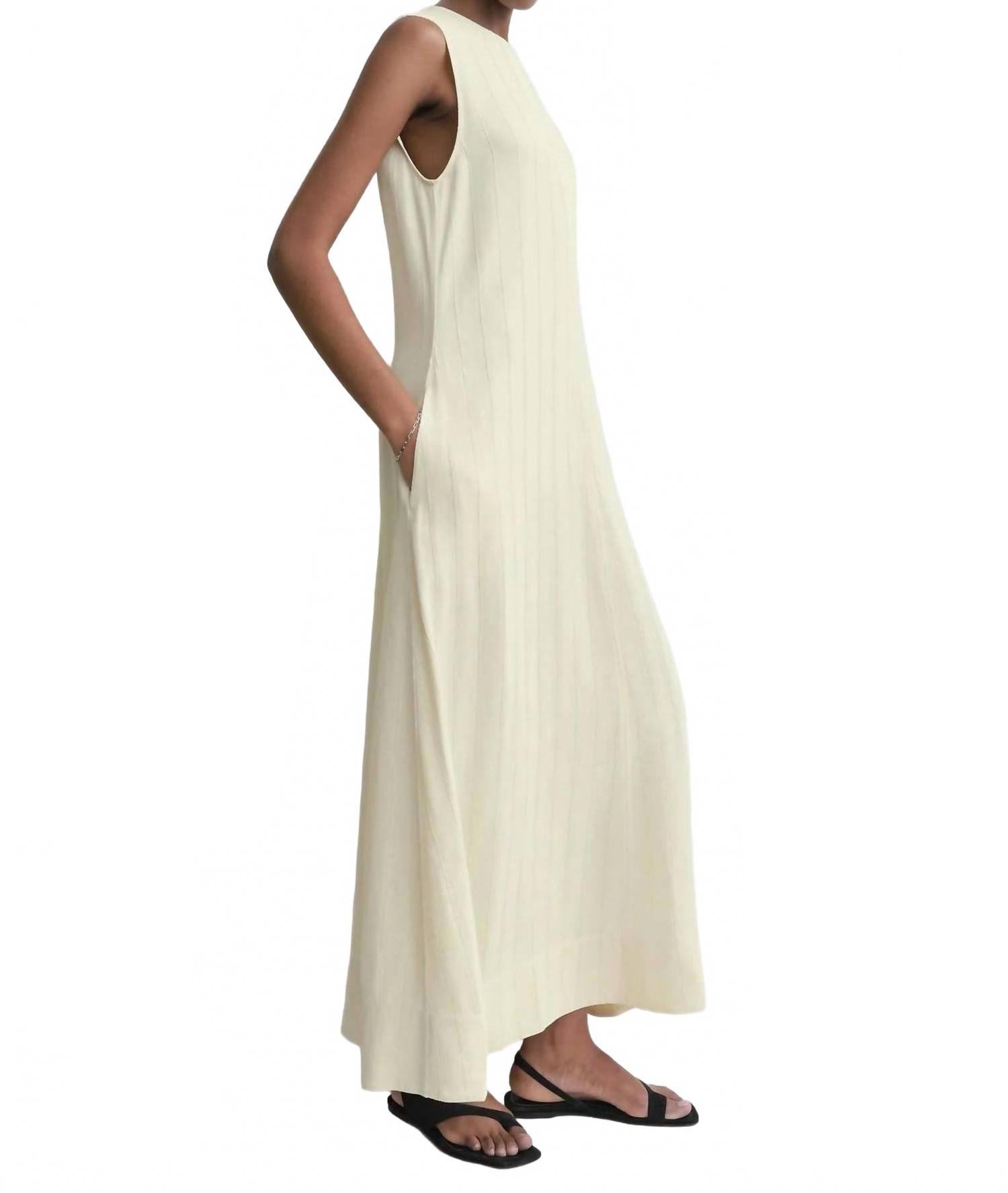 Toteme Платье в тональную полоску цвета экрю
Toteme Платье в тональную полоску цвета экрю